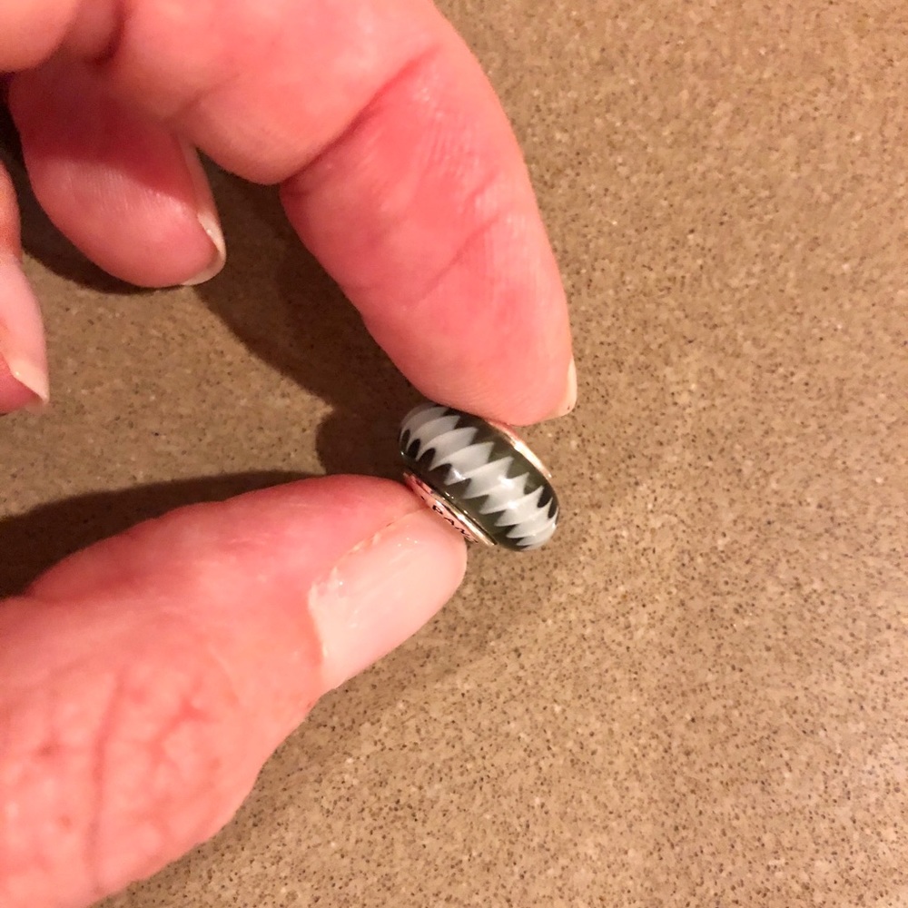Pandora murano glass grey and white zig zag bead